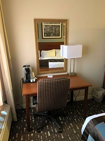 Queen Room with Two Queen Beds and Mobility/Hearing Access - Non-Smoking