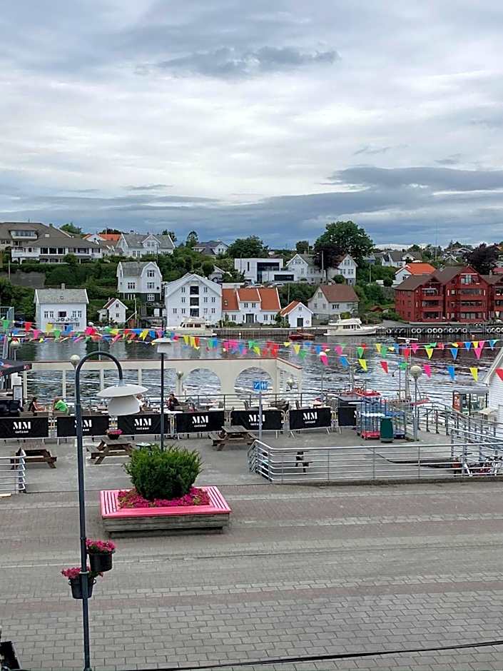 Parken Terrasse Apartment Hotel