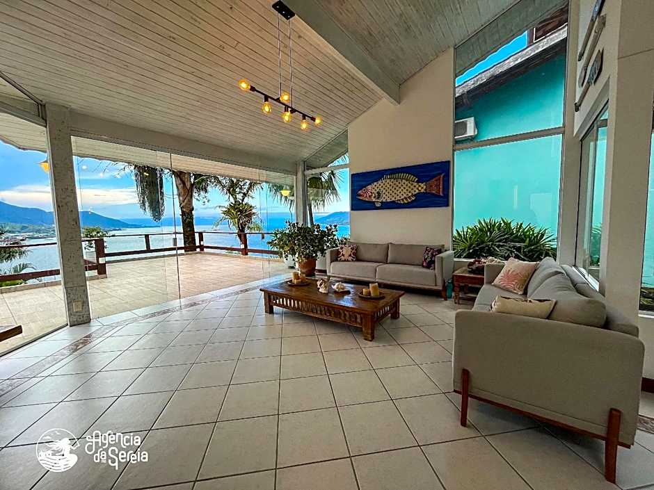 Casa c/piscina e vista p/ Ilha das Cabras em Piúva