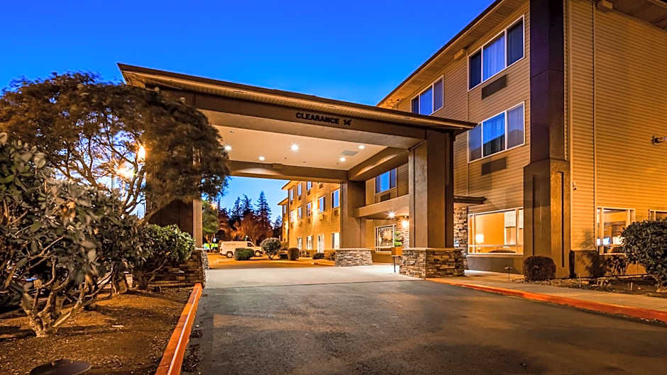 Best Western Cascade Inn & Suites