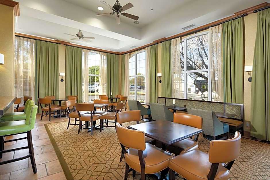 Hampton Inn By Hilton And Suites Austin-Airport