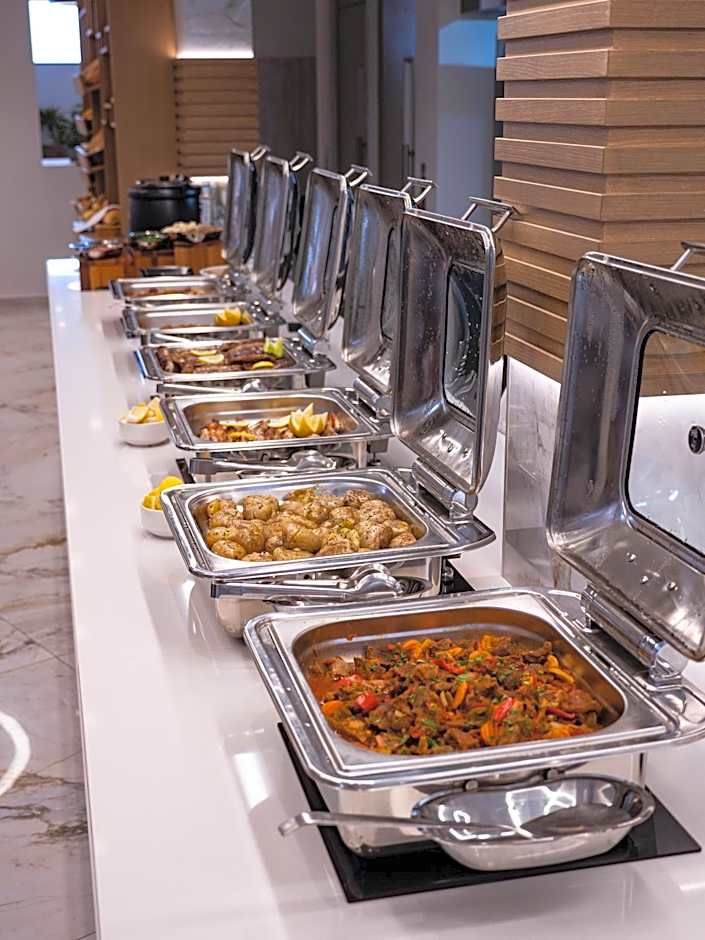 Elmi Beach Hotel & Suites