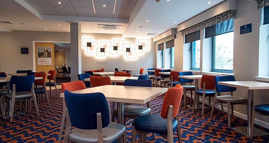 Holiday Inn Express Dunfermline By IHG