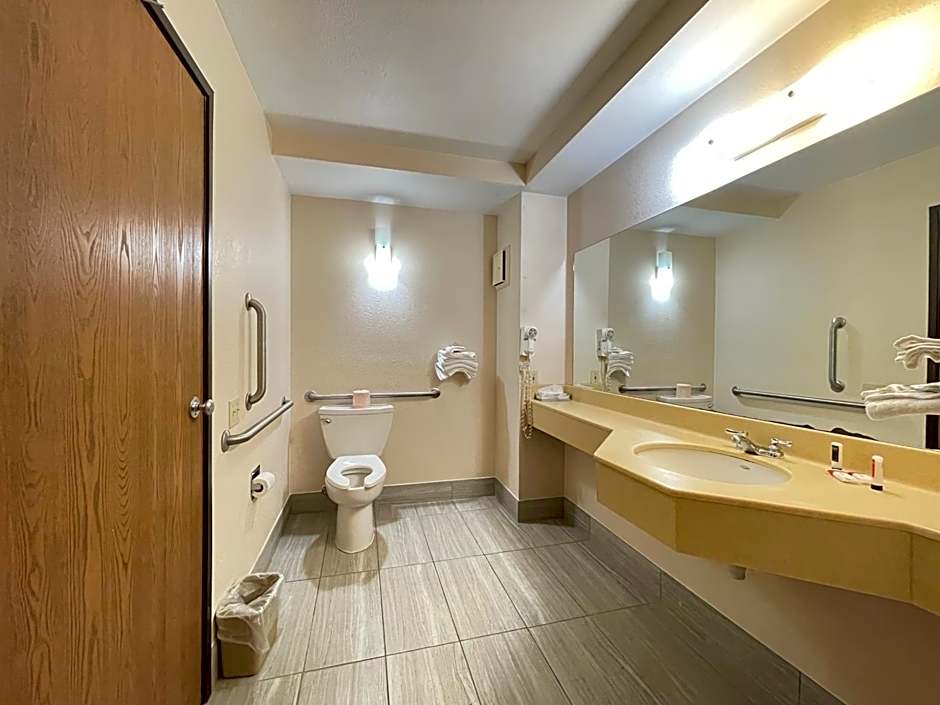 Super 8 by Wyndham Columbia Clark Lane