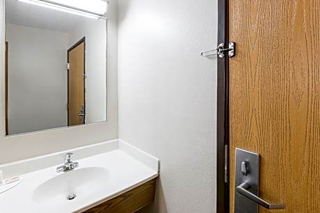 2 Double Beds, Smoking