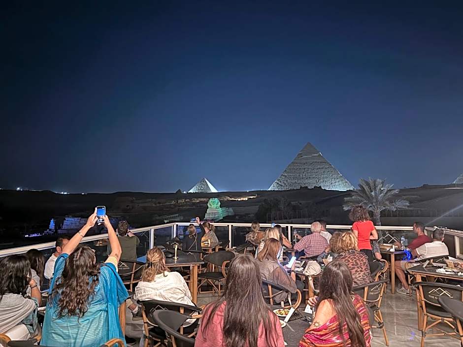 The Gate Hotel Front Pyramids & Sphinx View
