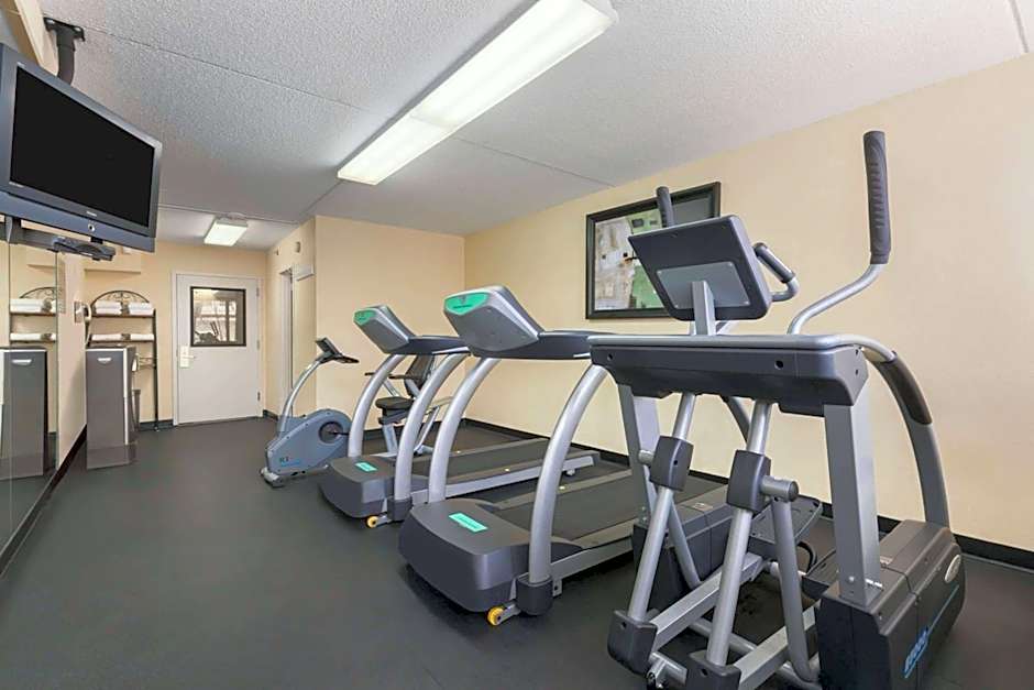 Ramada by Wyndham Rochelle Park Near Paramus