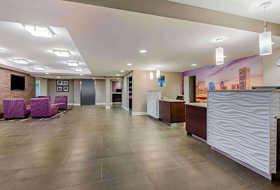 La Quinta Inn & Suites by Wyndham Baltimore Bwi Airport