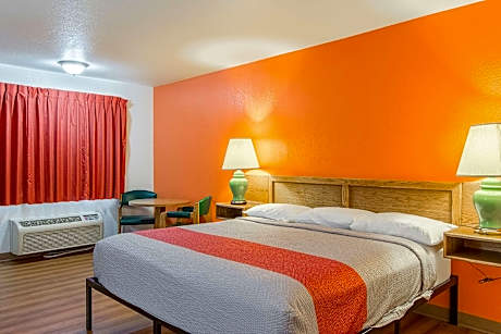 1 Queen Bed | Non-Smoking, Hot Tub