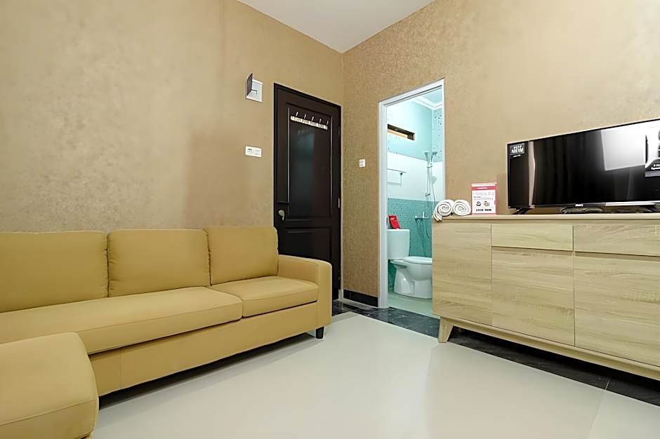 RedDoorz Plus @ Cipete Damai