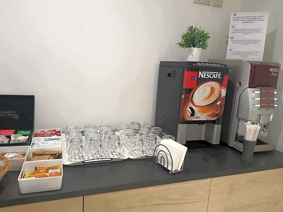 Day's Inn Hotel and Residence