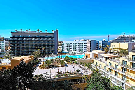Classic King Room with Pool View - Club Lounge Access
