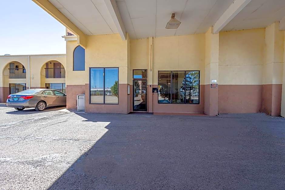 Royal Holiday Motel By Belvilla Gallup I-40