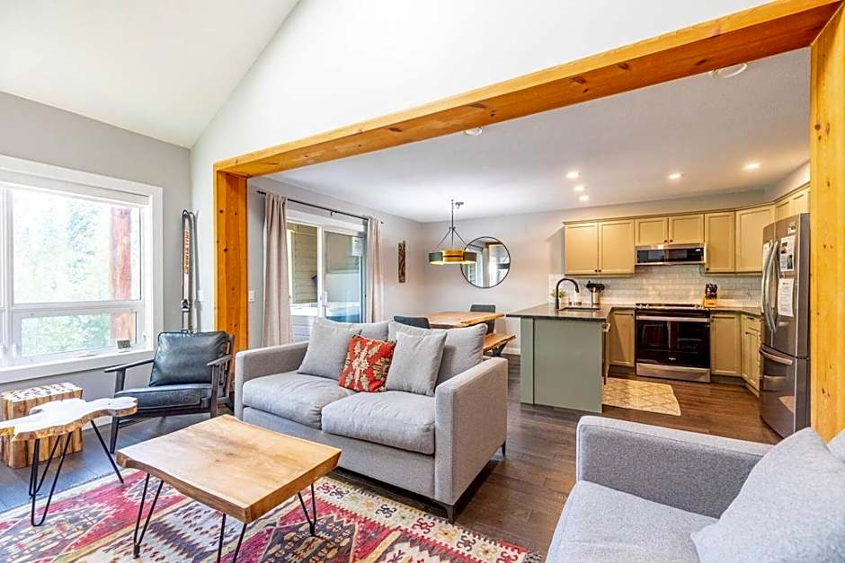 Ski In & 15 Minute Walk to the Lifts Hot Tub AC Pet Friendly