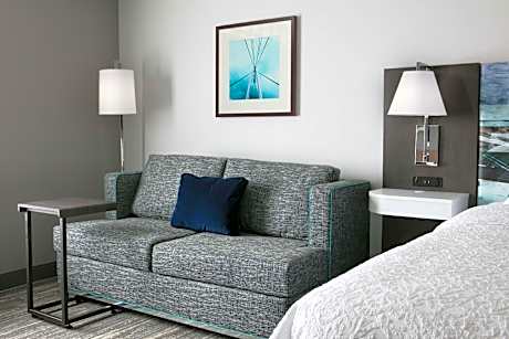 1 King Mobility Access With Tub Nonsmoking