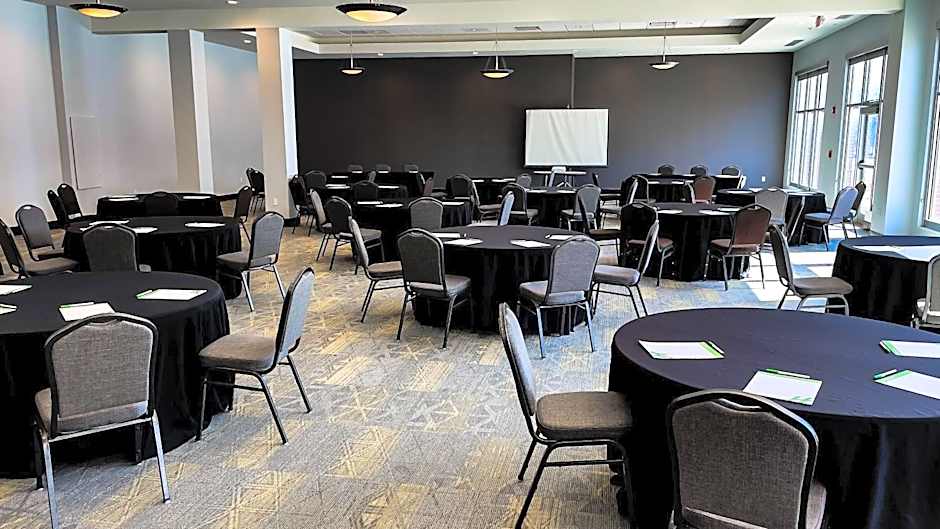 Holiday Inn Omaha Downtown Waterpark By IHG