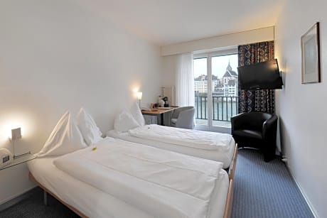 Superior Twin Room with River View