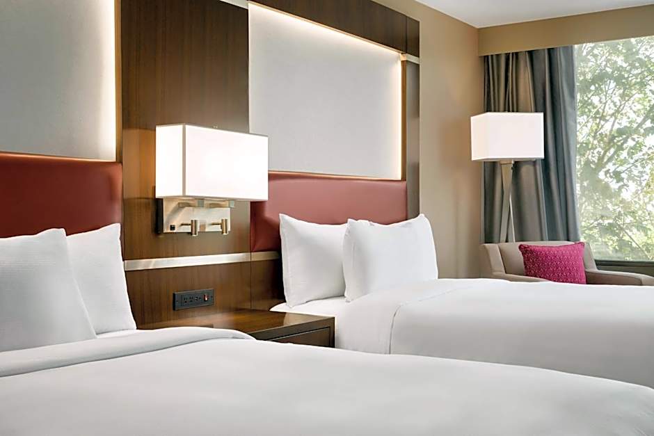 DoubleTree by Hilton Hotel Toronto Airport West