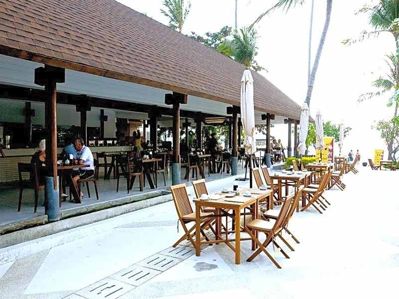 Iyara Beach Hotel and Plaza