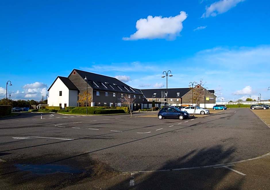 Holiday Inn Express London - Epsom Downs By IHG