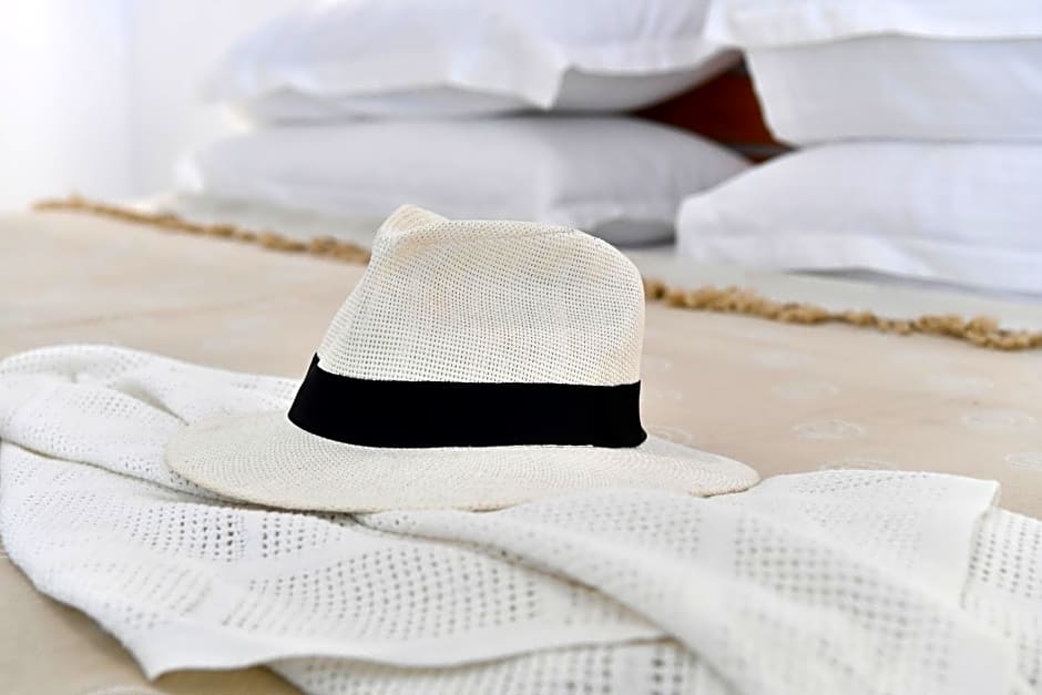 Ammos Luxury Rooms & Home