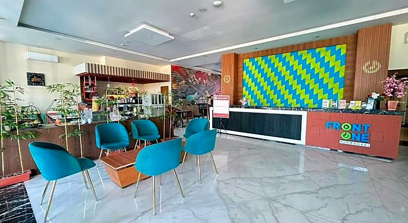 Front One Hotel Purwodadi