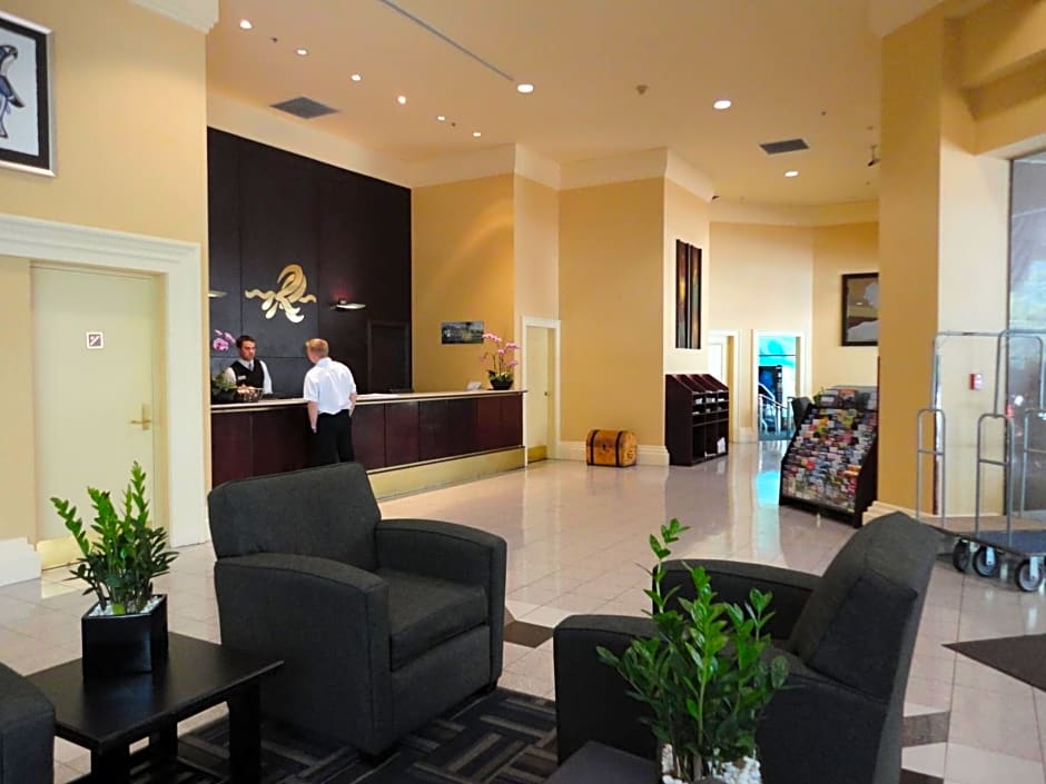 Rosedale on Robson Suite Hotel