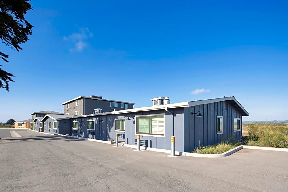Inn At Moss Landing Point