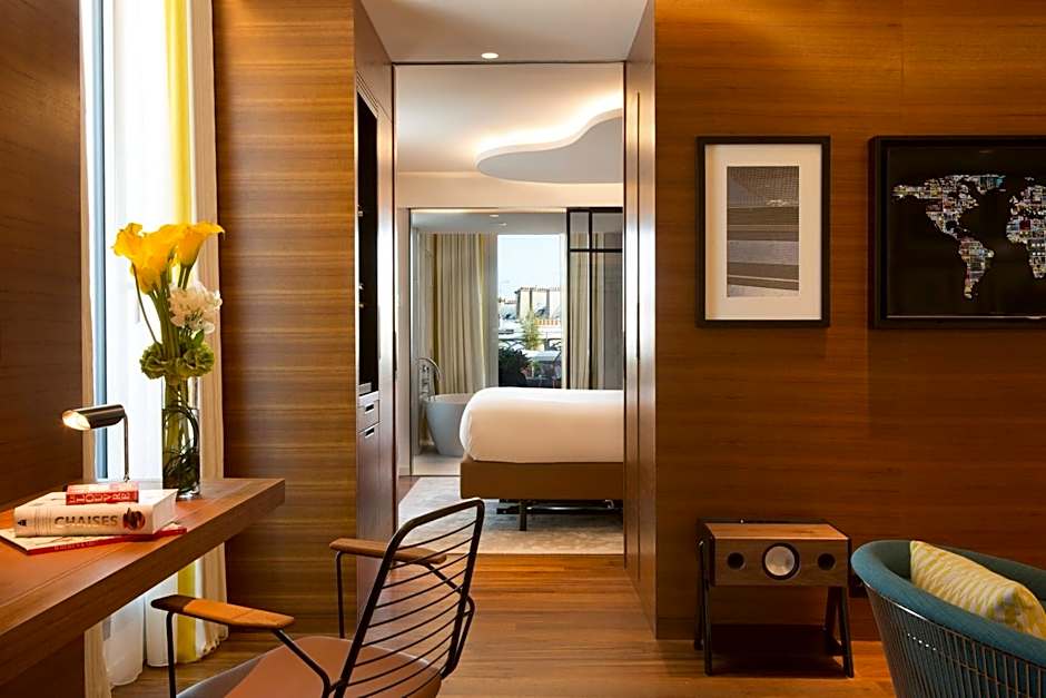 Renaissance by Marriott Paris Republique Hotel