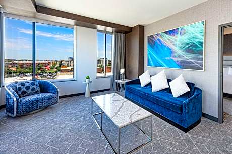 King Suite, 1 Bedroom Suite, 1 King, Sofa bed