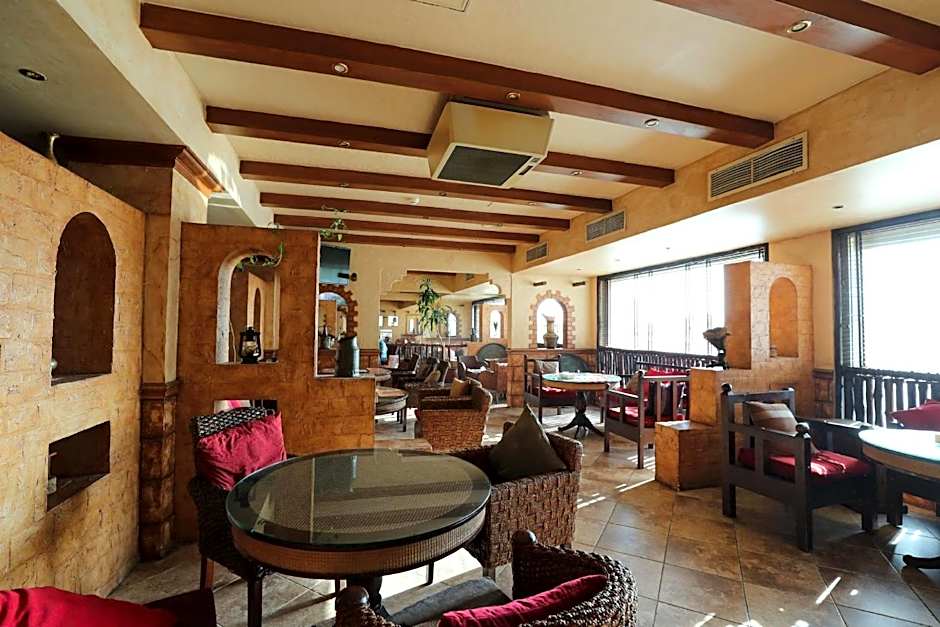 OYO 112 Semiramis Hotel