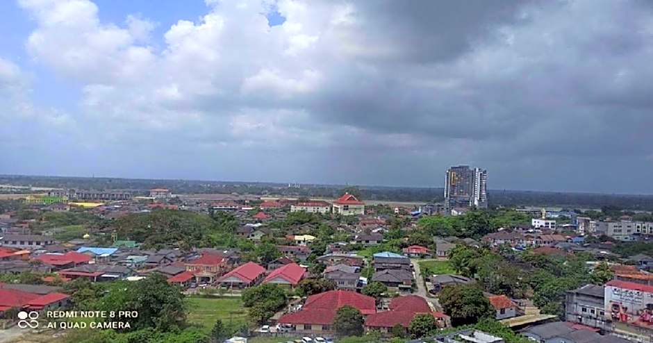 Zulanie Suite Troika Residence, SPACIOUS AND COZY WITH POOL, Free Wifi & Netflix in Golden Triangle of Kota Bharu