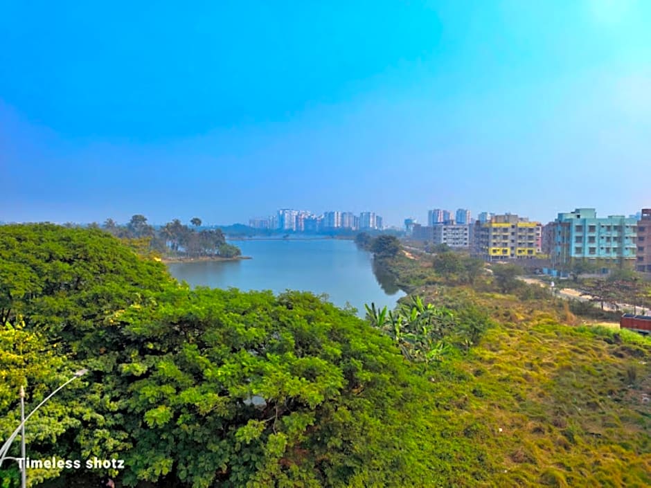 Goroomgo Jheel Mahal New Town West Bengal