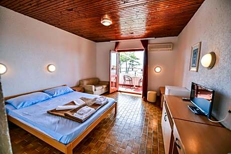 Double Room with Balcony and Sea View