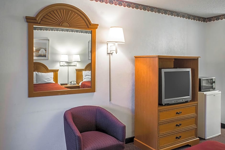 Rodeway Inn & Conference Center