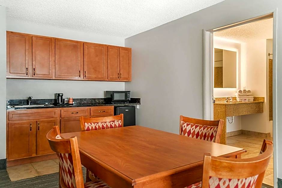 Country Inn & Suites by Radisson, Rossford - Toledo South