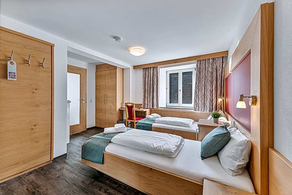 Landhotel Schwarzer Adler - Self Check In