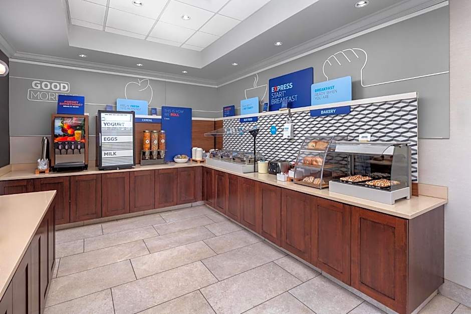 Holiday Inn Express Hotel & Suites St. Louis West-OFallon By IHG