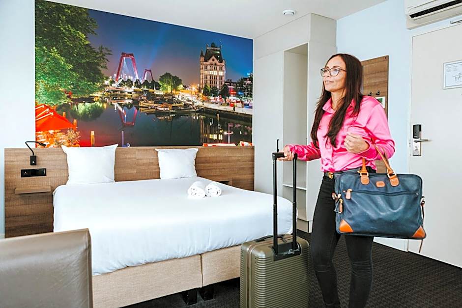 Rotterdam Teleport Hotel