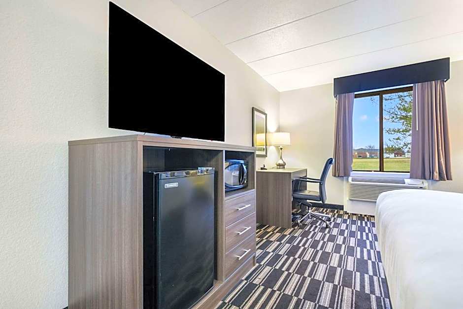 Clarion Pointe Richmond North Near University