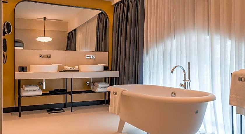 Monograph Freedom Square