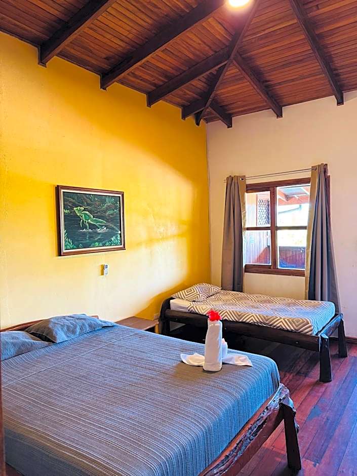 Hotel La Isla Inn