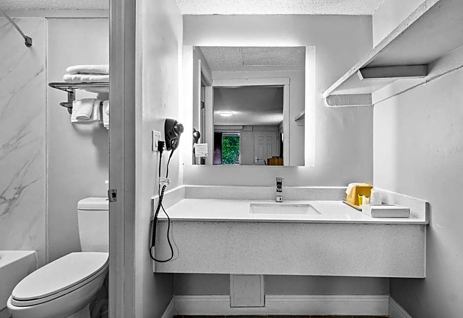 Super 8 by Wyndham Lantana West Palm Beach