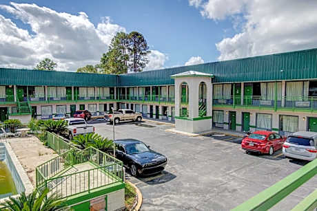 OYO Hotel Douglas GA US-441