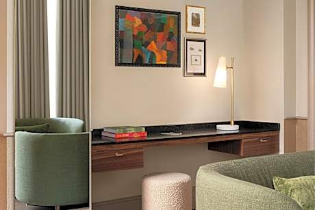 Montcalm King Suite with Sofa Bed