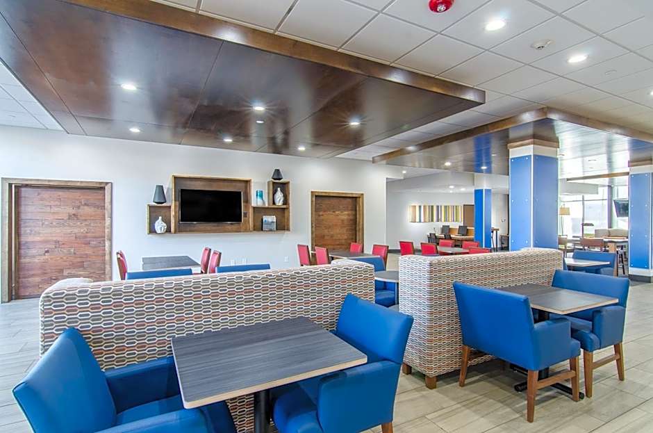 Holiday Inn Express & Suites - Atchison By IHG