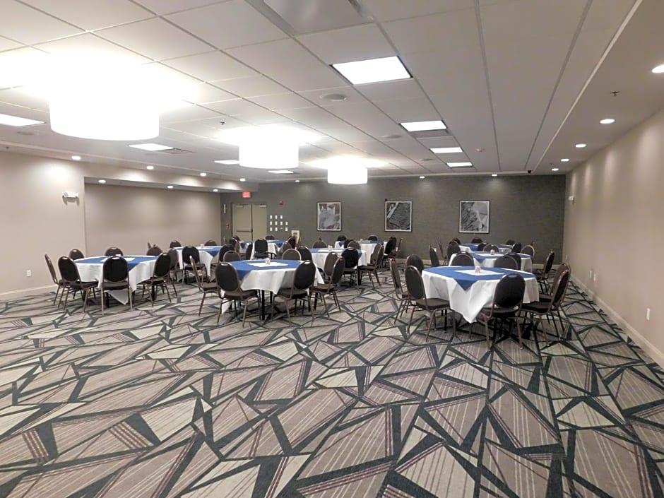 Holiday Inn Hotel & Suites Rochester - Marketplace By IHG