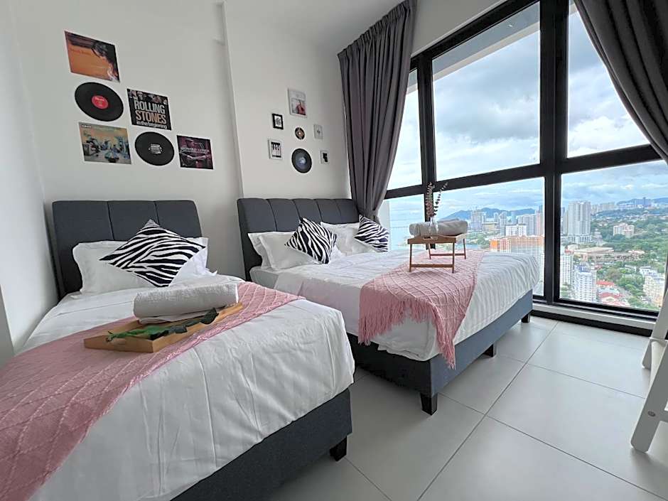 Georgetown Urban Family & Baby-Friendly Home with Skypool Seaview