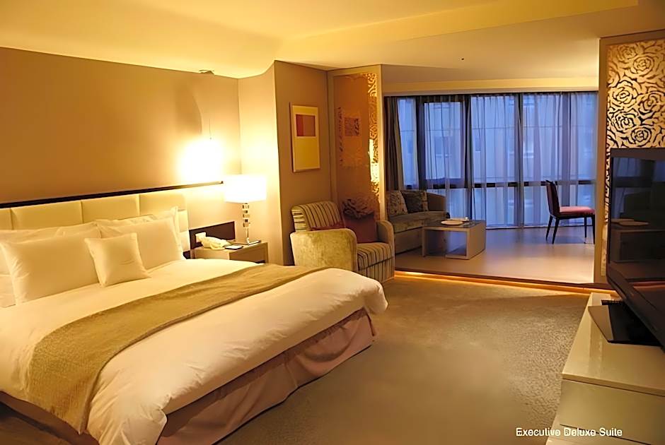 Monarch Skyline International Hotel