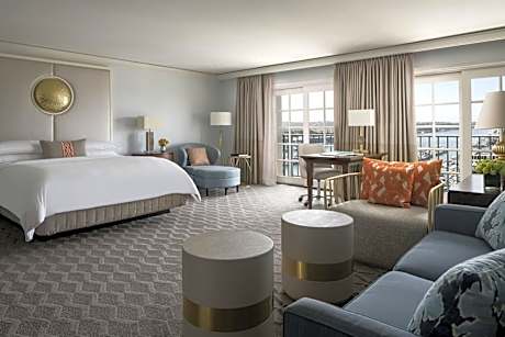 Junior Suite with, 1 King Bed, Sofa bed, Marina view and Balcony